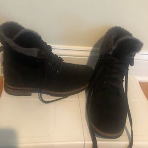 Size 8 authentic ugg boots. No box.